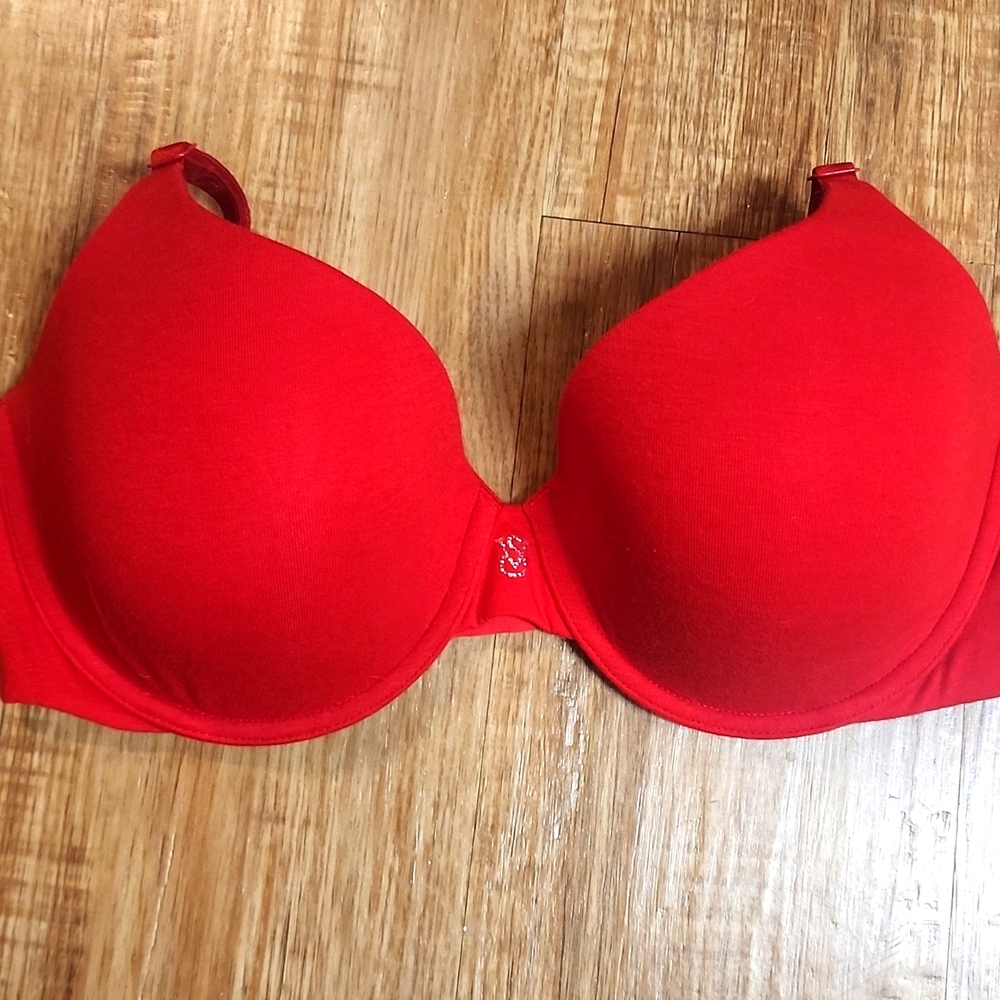 Victoria's Secret t-shirt bra